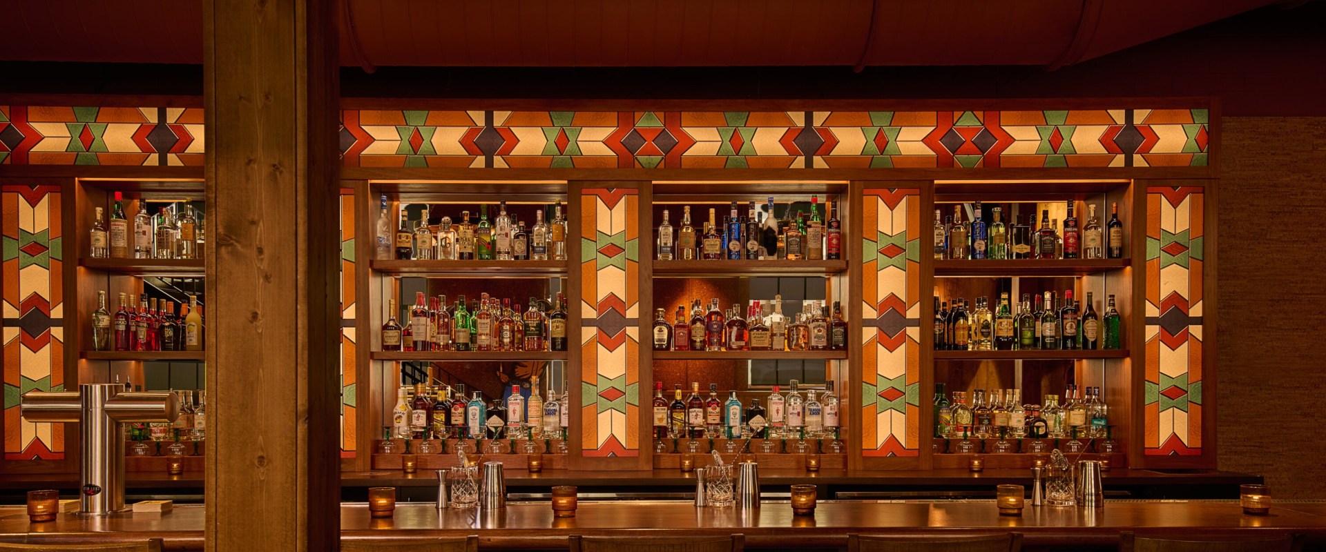 The Ultimate Guide to Bars with a Dance Floor in Western Washington